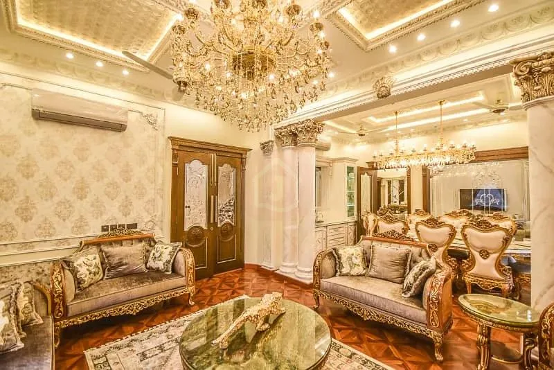 Exquisite 10 Marla Spanish Style Villa Available for Sale