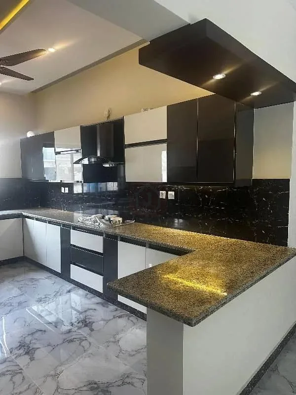 Stylish 6 Bedroom Double Unit Home on Main Boulevard