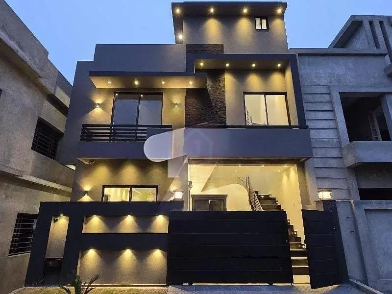 Stunning Corner 5 Marla Home Available for Purchase