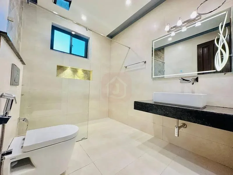 Modern 1 Kanal House with 6 Bedrooms for Sale in DHA Phase 2