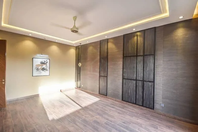 10 Marla Newly Built House in Prime Location Close to Park and Airport