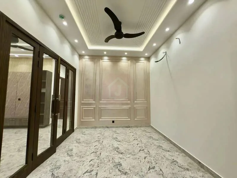 Exquisite 10 Marla Designer Villa Available in DHA Phase 6