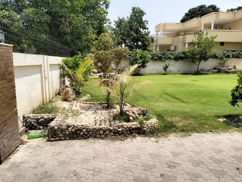 2 Kanal Modern Bungalow for Sale in DHA Lahore Near Park and Commercial Market