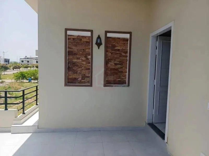 Brand New 10 Marla Sun-Faced Home in Top City 1