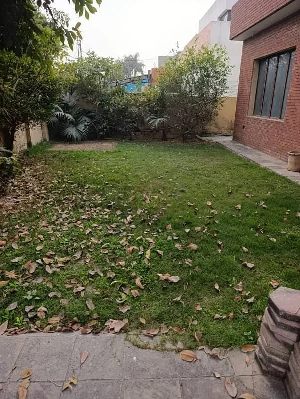 Modern One Kanal Single Storey Bungalow with 3 Bedrooms in DHA Lahore