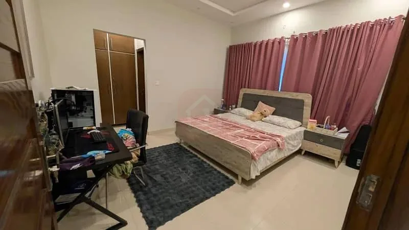 Elegant 10 Marla Home with 20KW Solar in Bahria Enclave, Sector J