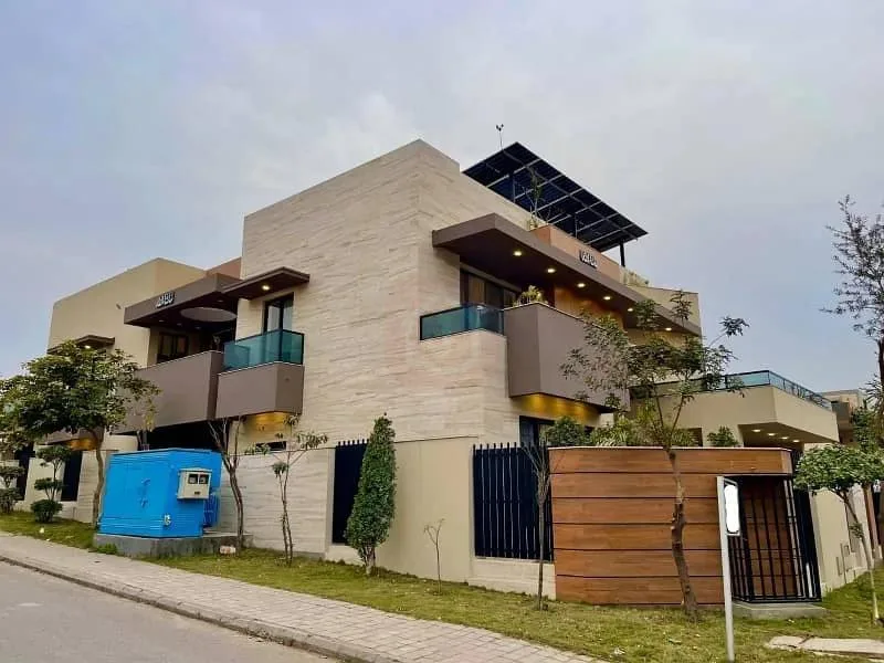 Elegant 1 Kanal House Available for Sale in DHA I_R