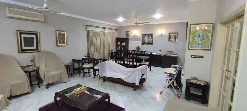 One Kanal Modern Bungalow Available in DHA Lahore Near Park and Market