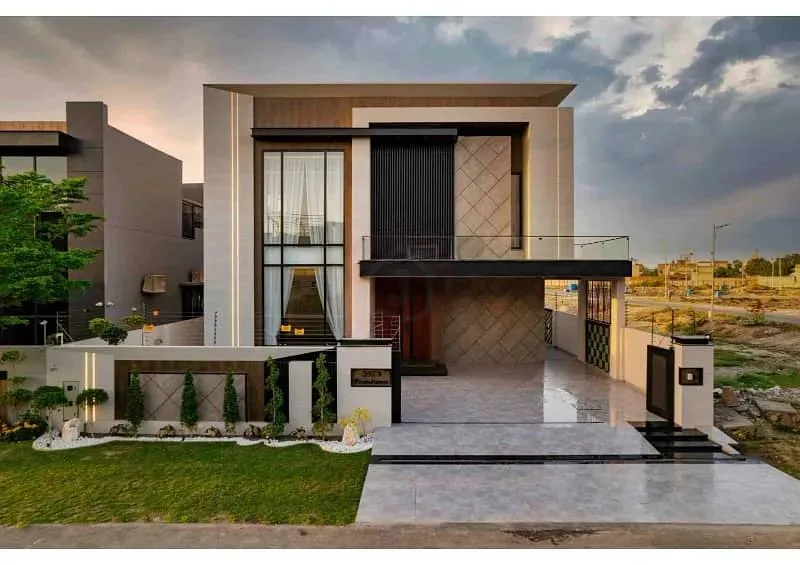 Stunning One Kanal Ultra-Modern Bungalow with Servant Quarters for Sale in DHA Lahore