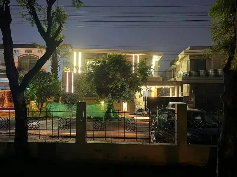Stunning One Kanal Luxury Bungalow with Full Basement in DHA Lahore
