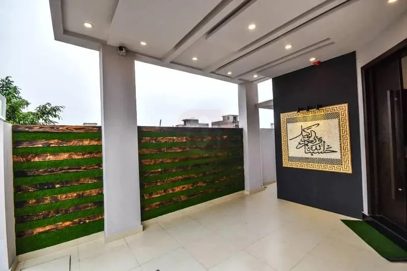 5 MARLA NEWLY BUILT MODERN HOUSE AVAILABLE FOR PURCHASE