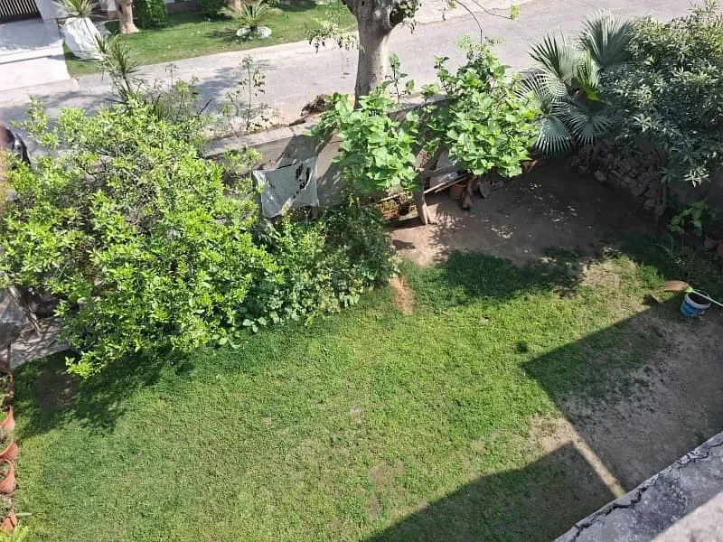 One Kanal Used Bungalow for Sale in DHA Lahore Near Park and Market