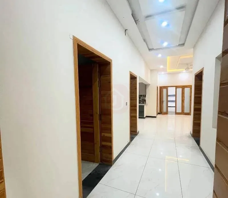 1 Kanal Designer Home Available for Sale Close to Giga Mall