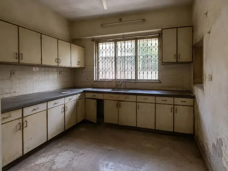 Old Demolishable House for Sale in F-8, Islamabad