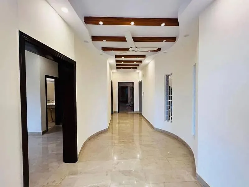 Beautifully Maintained Corner House for Sale in DHA Defence