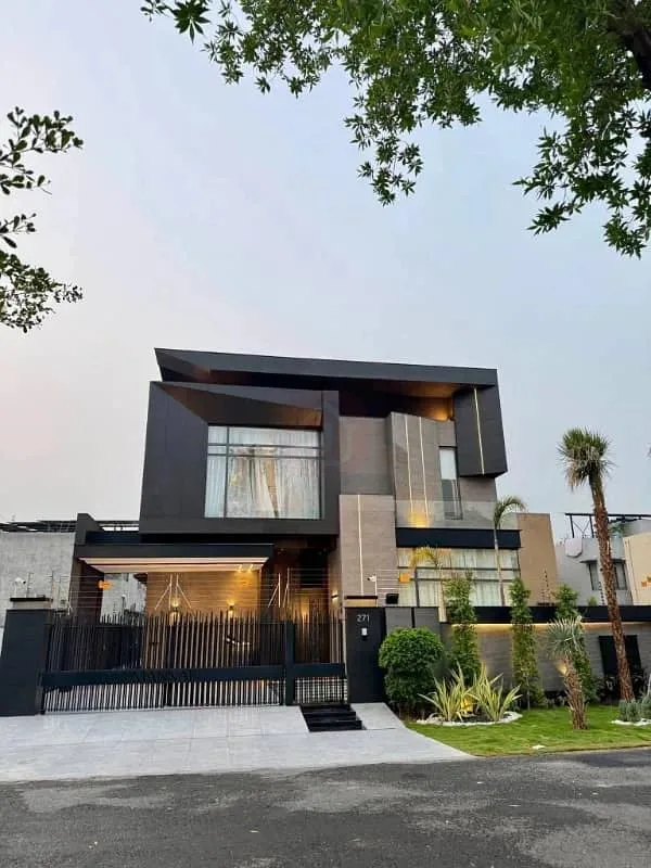 Stunning One Kanal Luxury Bungalow with Basement and Pool in DHA Lahore