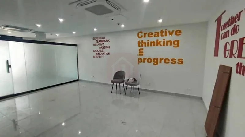 Large Office Available For Rent Ideal For Business Use