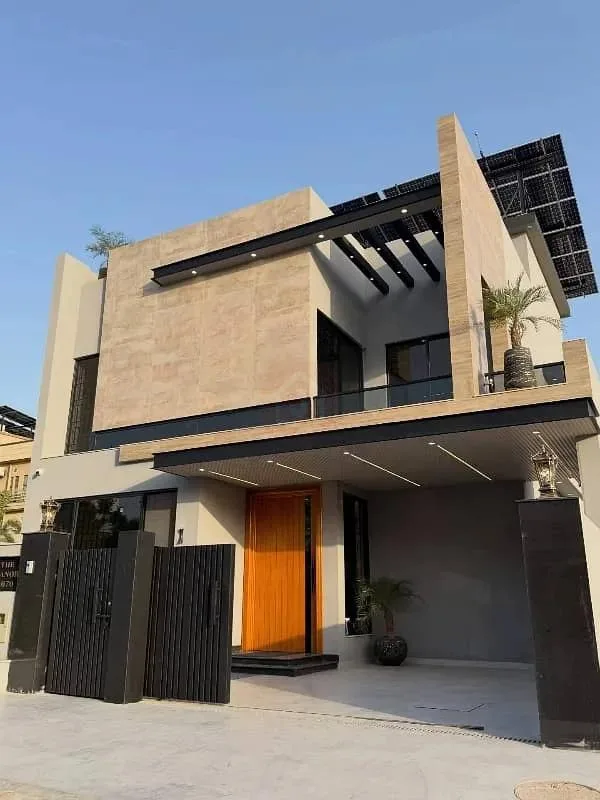 10 Marla Stunning House Available in DHA I_R