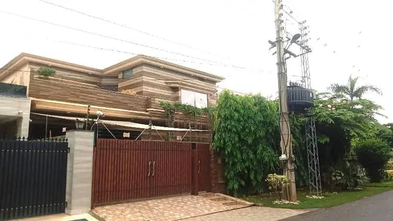 One Kanal Designer Bungalow for Sale in DHA Phase 3, Lahore