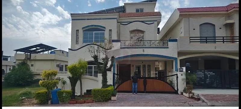 10 Marla Elegant Home with Basement for Sale in Bahria Enclave Sector C1, Islamabad