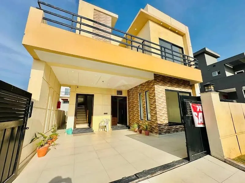 10 Marla New House Available in Emaar Canyon Views
