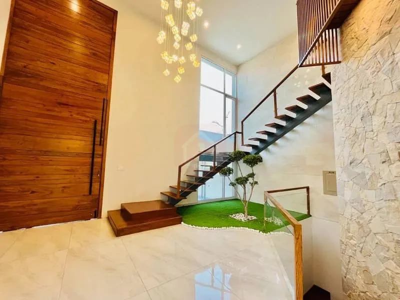 Exquisite 1 Kanal House with Pool for Sale