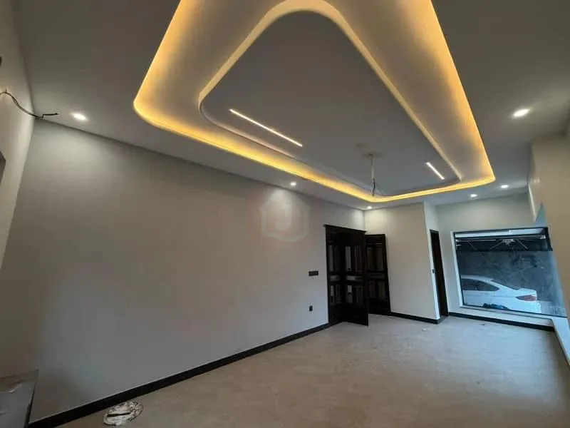 Stunning One Kanal Luxury Bungalow with Full Basement in DHA Lahore