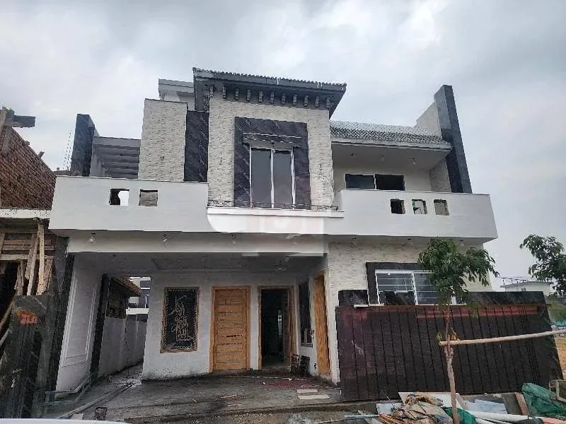 10 Marla Newly Constructed Home Available for Purchase