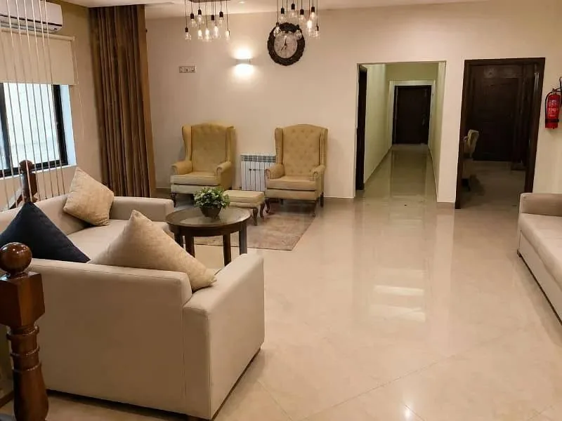 Old House for Sale in Prime F-7 Islamabad Location