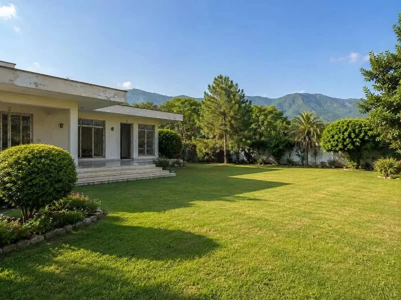 Old Demolishable House for Sale in F-8, Islamabad