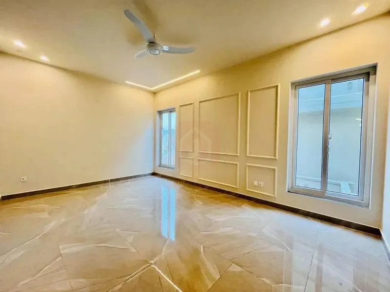 Exquisite 1 Kanal House with Pool for Sale