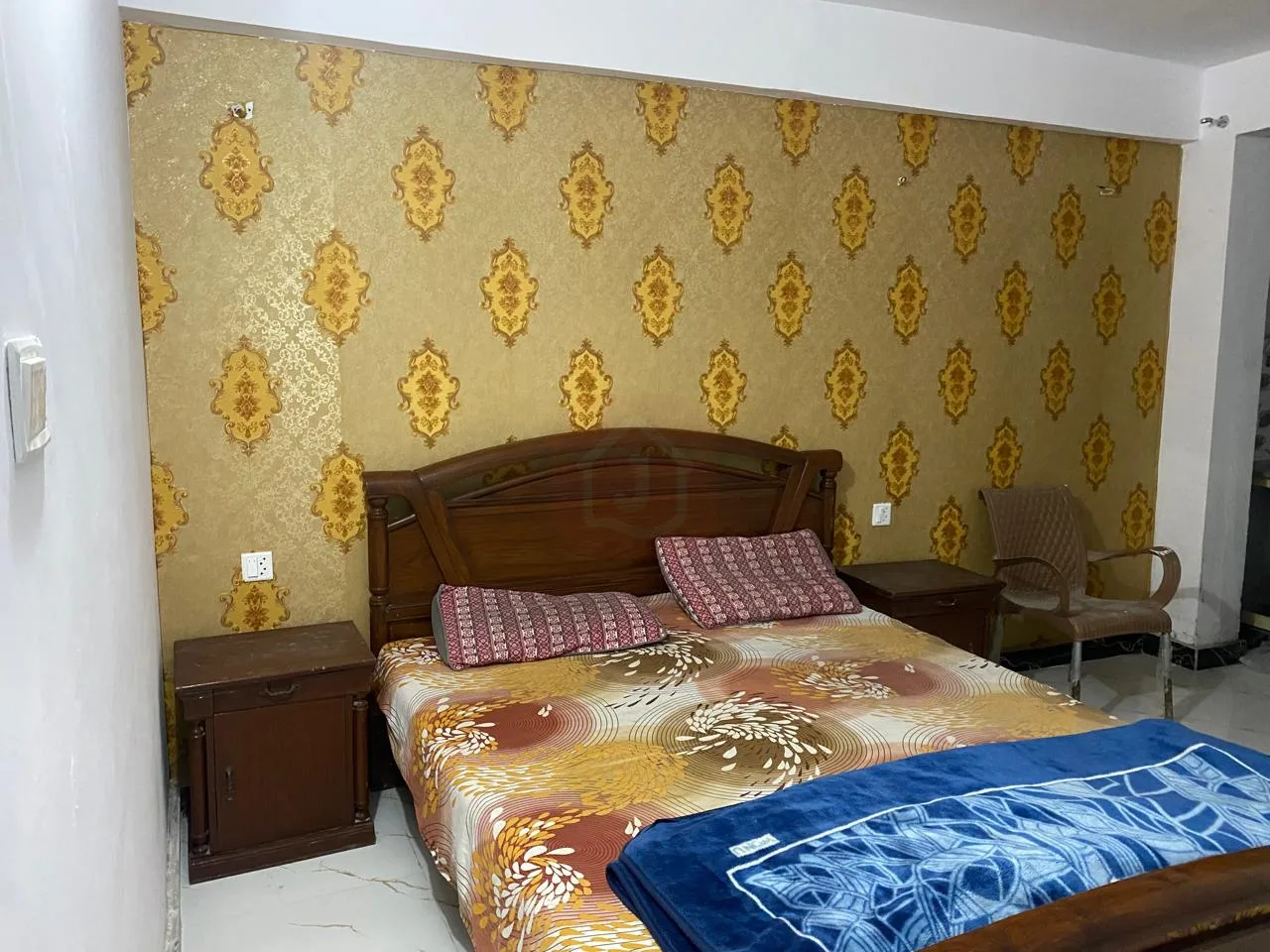 3 story 6 marla 16 rooms hotel on club road murree