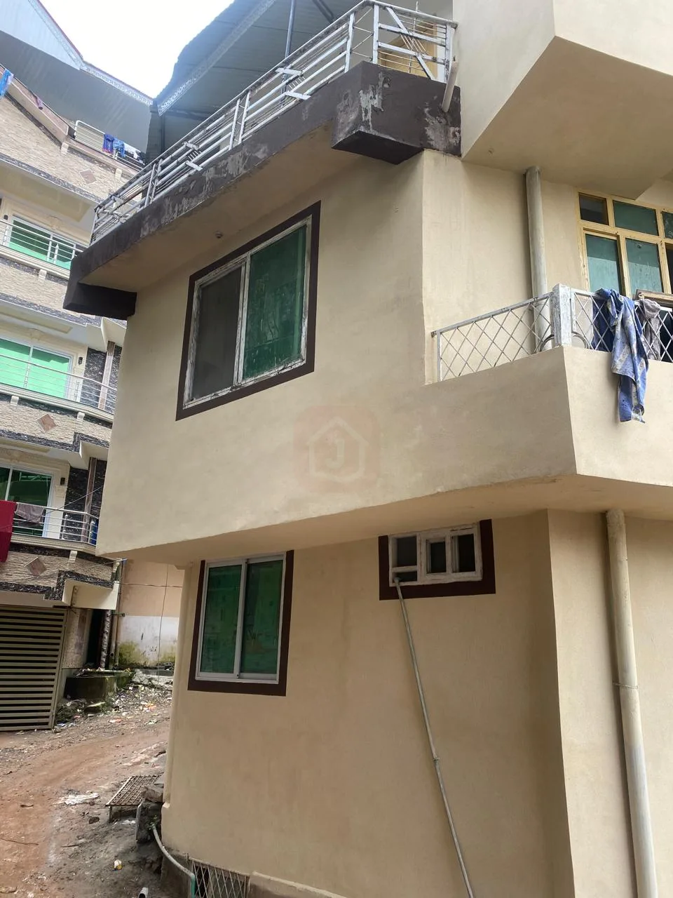 3 story 6 marla 16 rooms hotel on club road murree