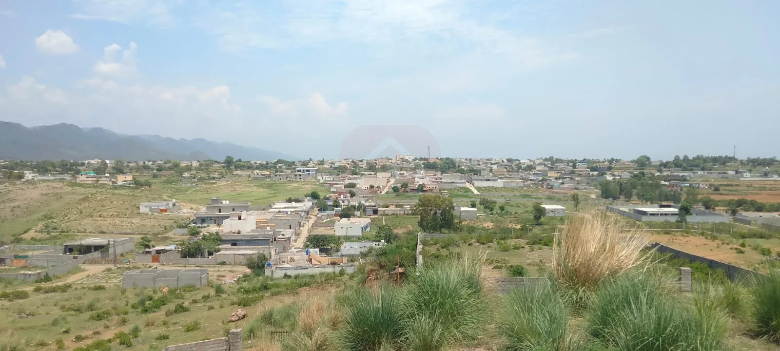 14 kanal mountain top . sector D13 k sath molhika