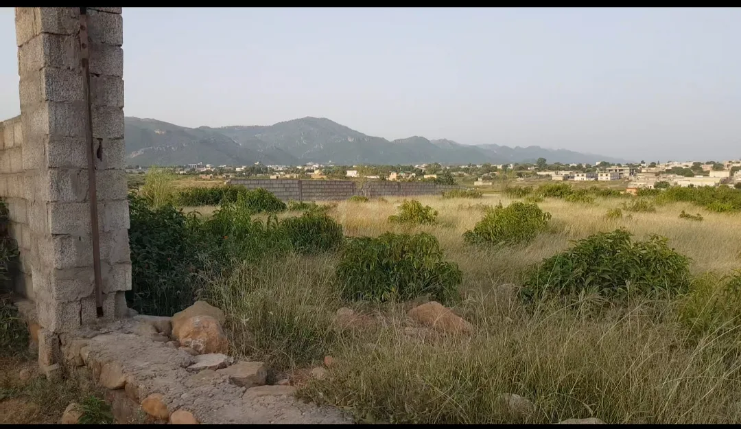 14 kanal mountain top . sector D13 k sath molhika