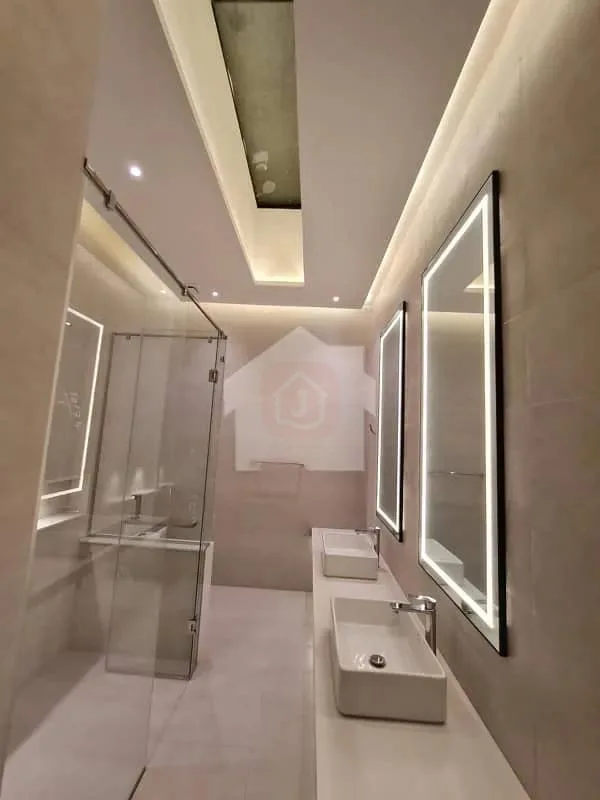 1 Kanal Stylish House Available in Sector C, Bahria Enclave Islamabad with 5 Bedrooms