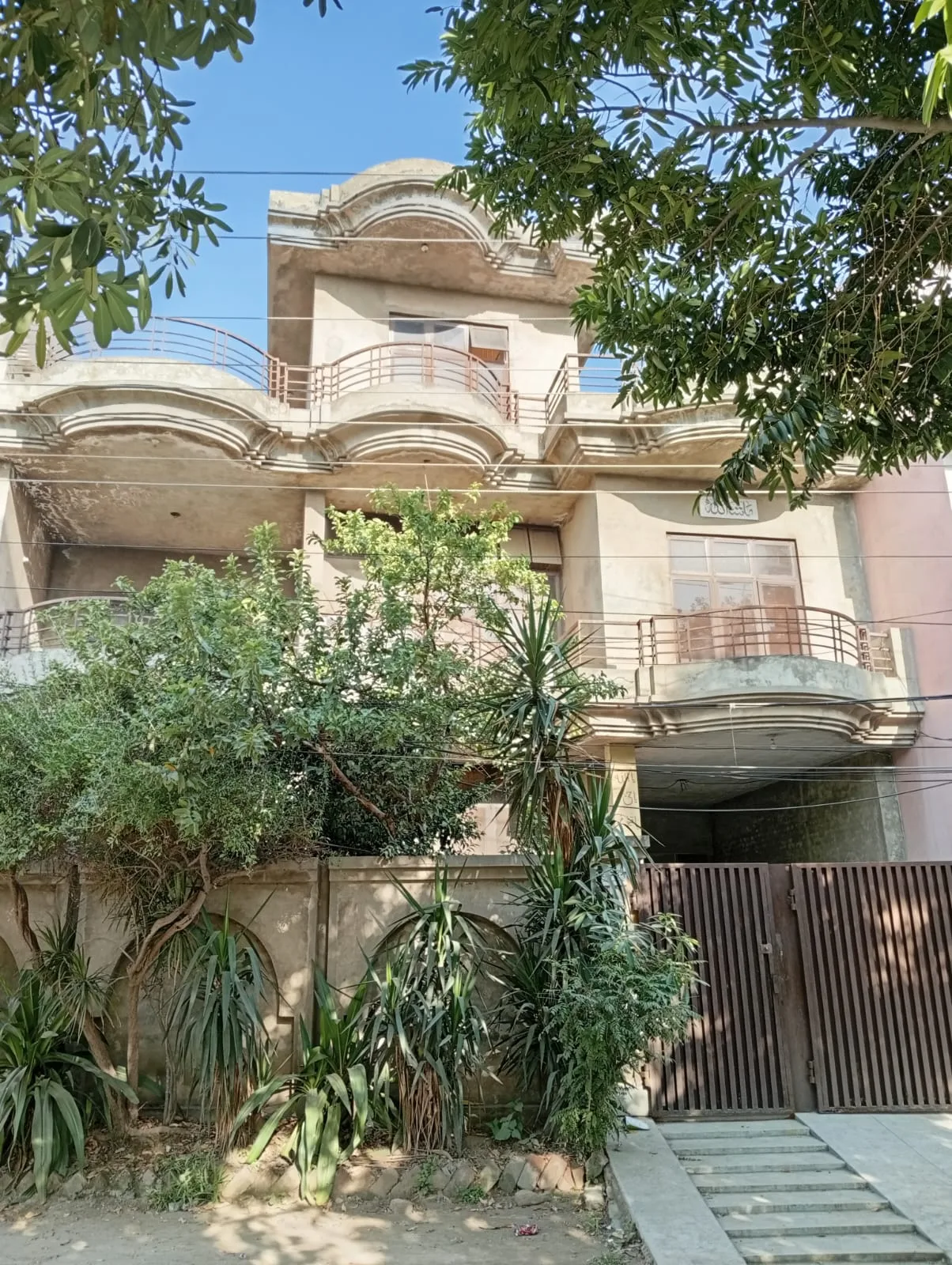 11 Marla Double Storey house for sale in Marghazar Colony off Multan road Lahore