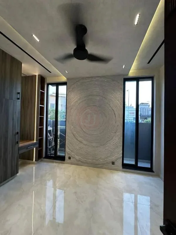 Stunning 5 Marla Home with Grand Lobby Near Doll Men Mall