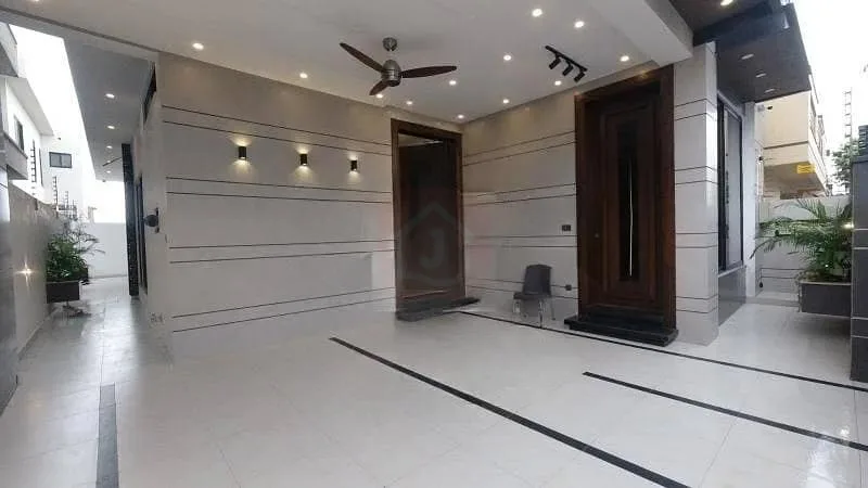 10 Marla Home Available in Top City 1