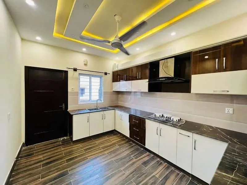 Beautifully Maintained Corner House for Sale in DHA Defence
