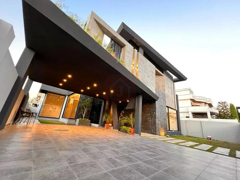 Stunning Modern House Available in DHA Phase 2