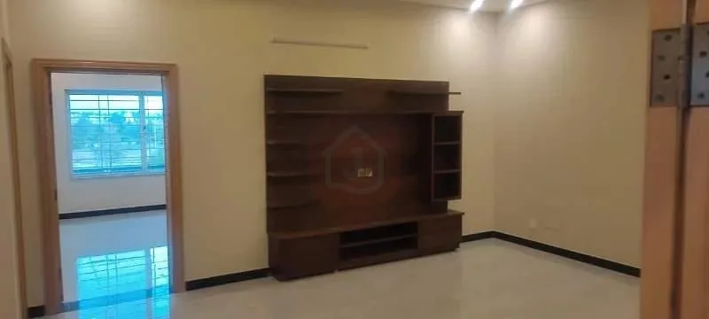 Stylish 10 Marla Home Available in Bahria Enclave Sector J, Islamabad