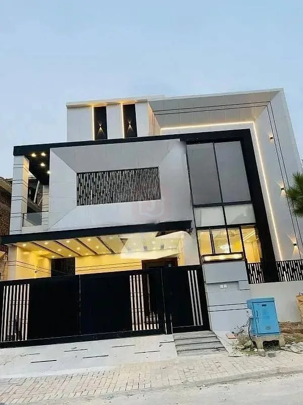 10 Marla House Available for Sale in Top City 1 - Block D