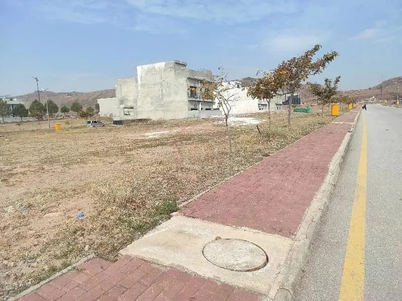 8 Marla Margalla Facing Plot for Sale in Sector J, Bahria Enclave