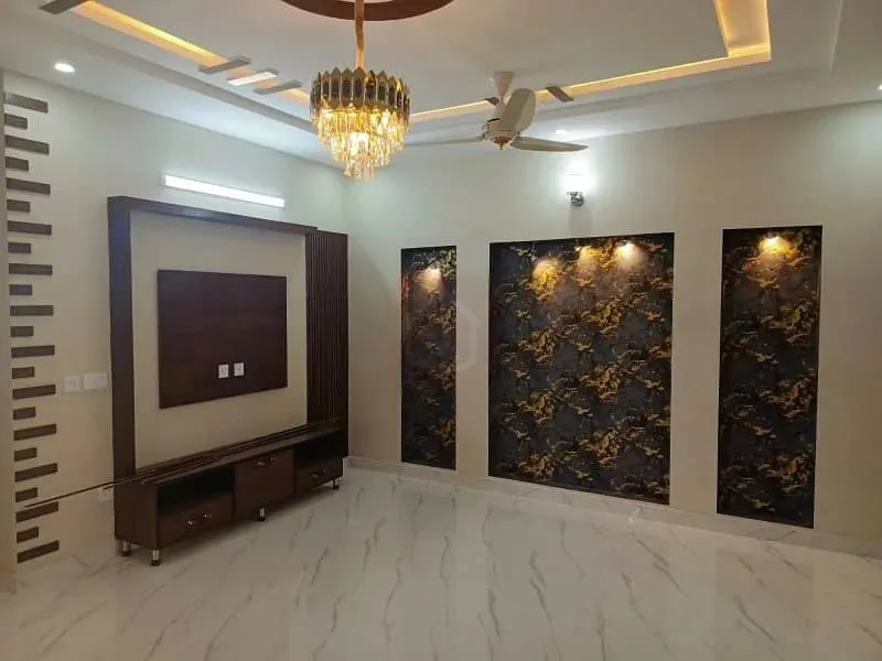 Brand New 10 Marla Sun-Faced Home in Top City 1