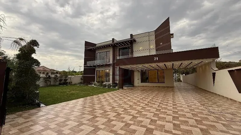 Contemporary 2.5 Kanal Mansion in DHA Defence Phase 2