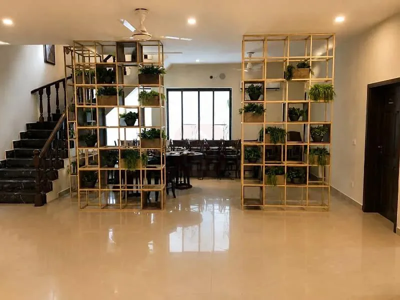 Old House for Sale in Prime F-7 Islamabad Location