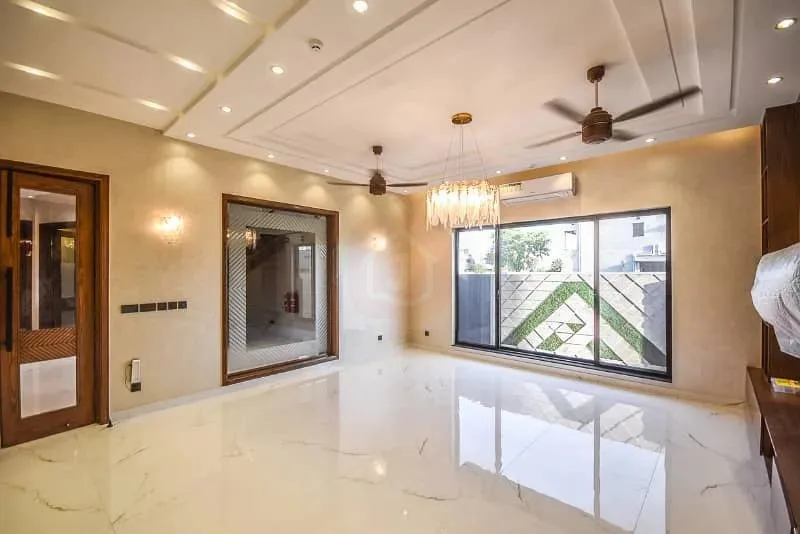 10 Marla Newly Built House in Prime Location Close to Park and Airport