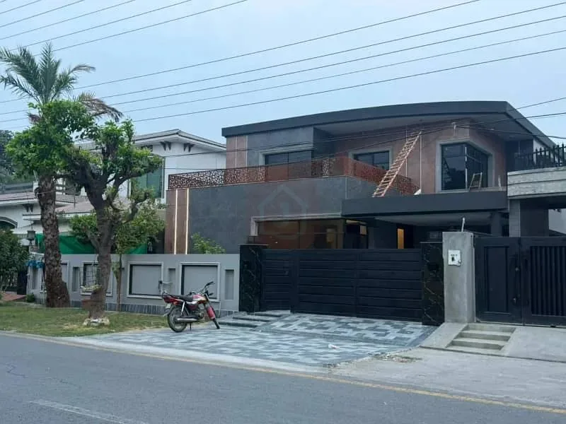 Stunning One Kanal Luxury Bungalow with Full Basement in DHA Lahore