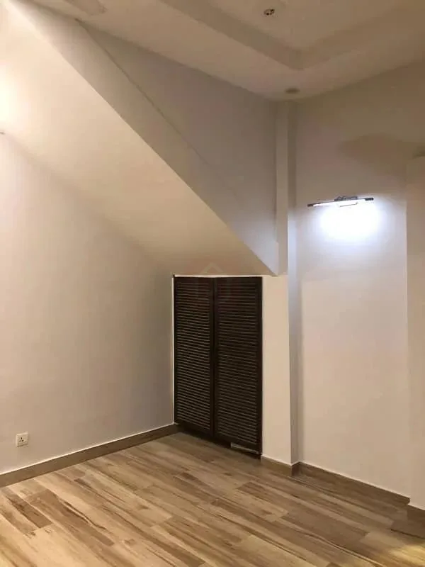 One Kanal Used Bungalow Available in DHA Lahore Near Park & Market